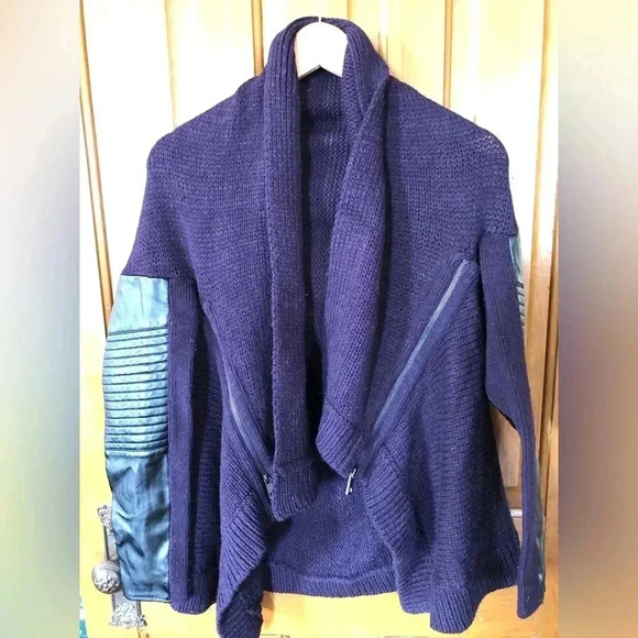 Purple Knit Cardigan with Statement  Sleeves - Picture 4 of 11